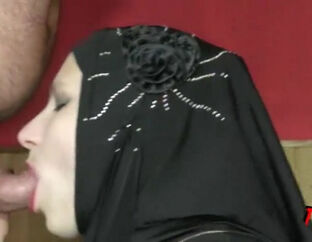 Kopftuch Schlampe Fatima Bläst Porn Insert Den Schwanz Leer