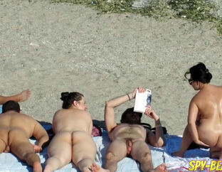 Hidden cam beach clamp with first-timer naked mummies and